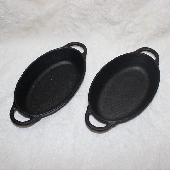 Bundle of 2 Pioneer Woman Mini Cast iron skillets - Picture 2 of 5